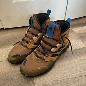 Adidas terrex hiking boots size 11